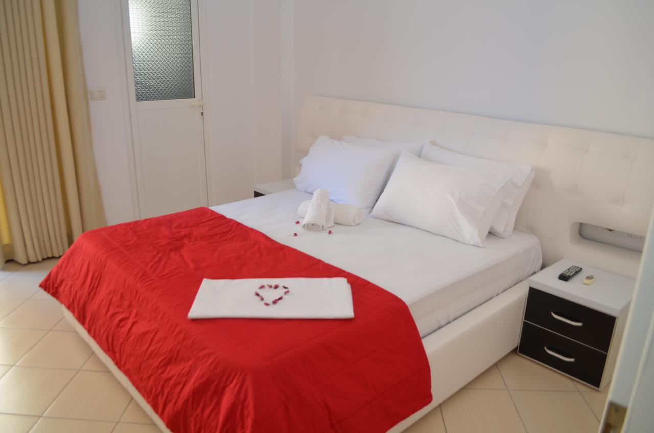 Noah Apartaments Sarandë Esterno foto